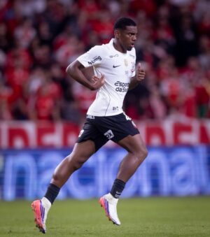 Corinthians se apressa para fechar negociação por André Luiz