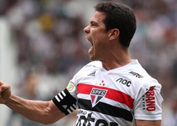 Hernanes treina no São Paulo