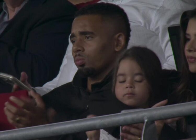 Gabriel Jesus durante exames médicos no Barcelona