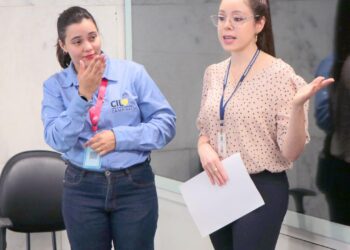 Cinco vagas com salário de R$ 4.281,92 para tradutor e intérprete de Libras
