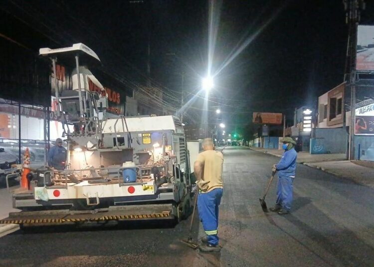 Continua recuperação do asfalto na rua Antônio Fernandes Leite, principal área comercial do Rosolém