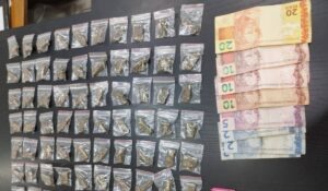 Abordagem termina com apreensão de cocaína e 69 porções de maconha em Nova Odessa