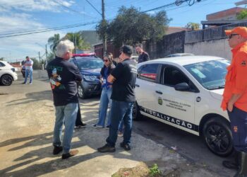 Grupo visitou sete bairros durante ação com profissionais de diversas áreas
