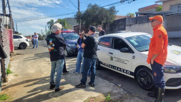 Grupo visitou sete bairros durante ação com profissionais de diversas áreas