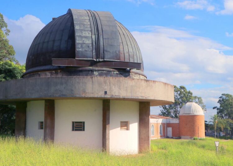 programação para observação do eclipse lunar parcial pelo Observatório Jean Nicolini com telescópios