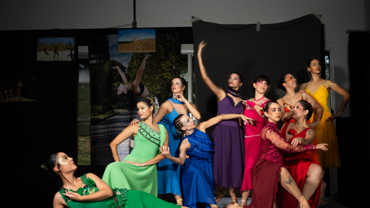 dançarinos em jazz e ballet neoclássico representando emoções e personalidades distintas
