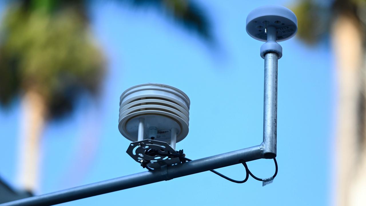 Estação meteorológica mede temperatura, umidade, volume de chuva e outros dados