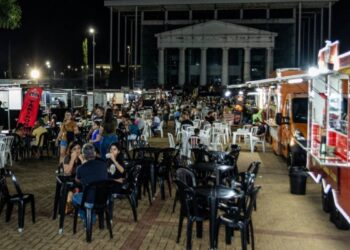 Feira Noturna com entrada gratuita