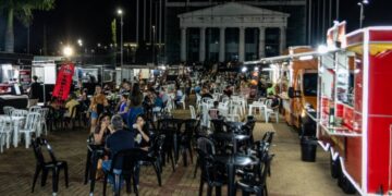 Feira Noturna com entrada gratuita