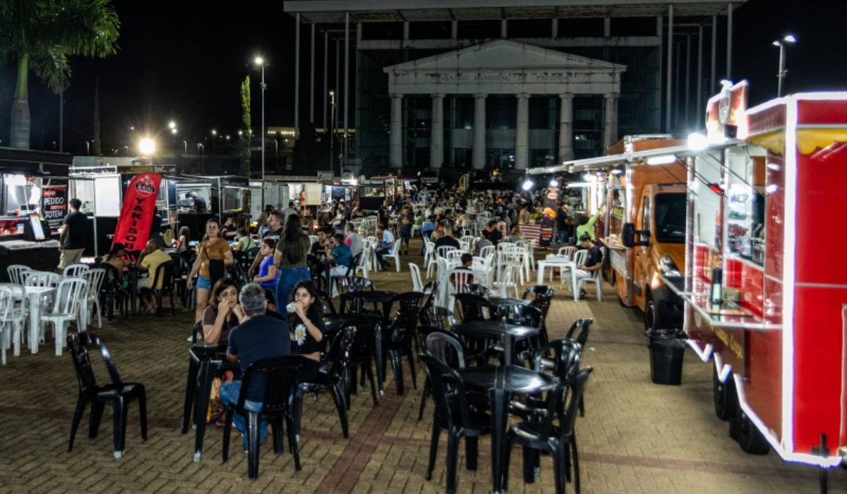 Feira Noturna com entrada gratuita