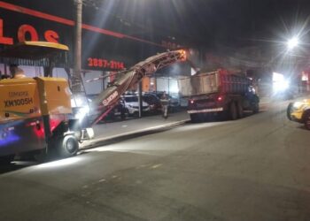 Fresagem do antigo asfalto da R. Antônio Fernandes Leite, no Jd. Rosolém, é iniciada pela Prefeitura de Hortolândia