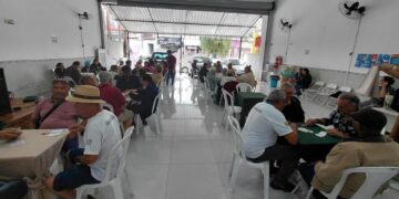 Idosos de Hortolândia participam de torneio de truco e dominó