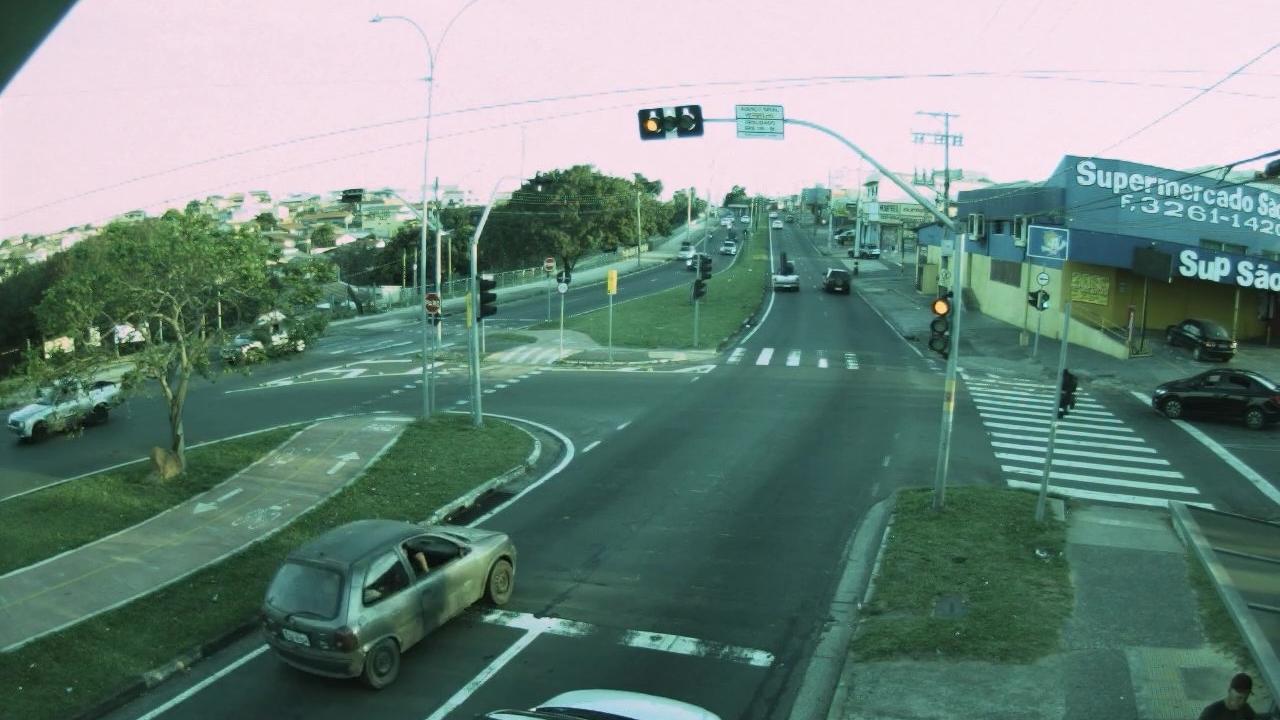 Avanço na faixa de pedestres representa risco para quem atravessa a via