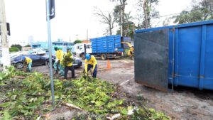 Equipes limpam áreas afetadas por temporal em Campinas no Jardim Guarani e entorno