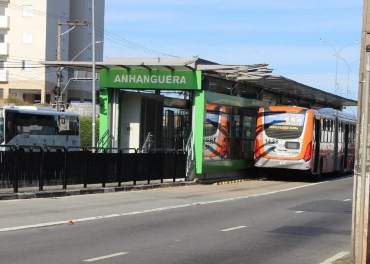 circulação no local da Estação BRT Anhanguera exige cuidado após danos na estrutura metálica