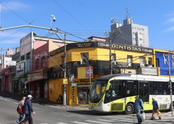 Câmeras 360º vão monitorar a circulação; placas informam sobre a fiscalização remota