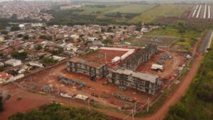 Obras de moradia popular no Jardim Amanda chegam a 30%