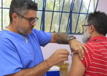 Vacinação contra gripe disponível para pessoas a partir de 6 meses em centros de saúde