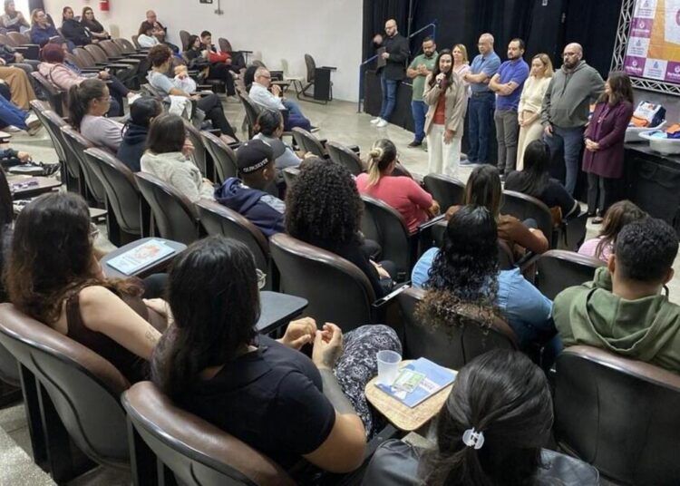 No Agosto Dourado, equipe do Programa Cuidar ressalta a importância da amamentação exclusiva no peito