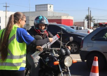 Alertas, fiscalização e monitoramento para reduzir acidentes de trânsito