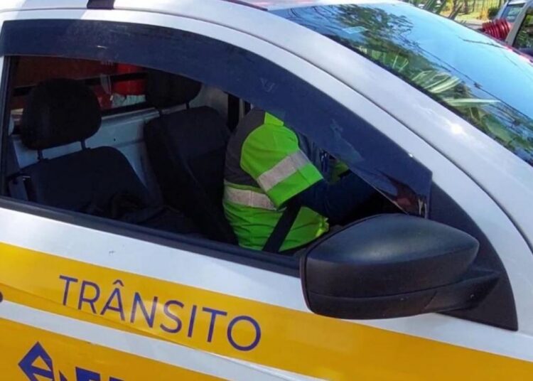 Operação de trânsito realizada pela Emdec na Vila Industrial