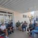 Encontro de pais com médico, servidores e arquitetos da prefeitura sobre parquinho inclusivo e área destinada ao projeto