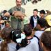 Voluntários apoiando atividades em escola e orientação ao público na Mata de Santa Genebra