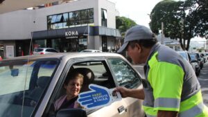Programa da Emdec promove proteção a pedestres e ciclistas e alcança quase 1 mil pessoas
