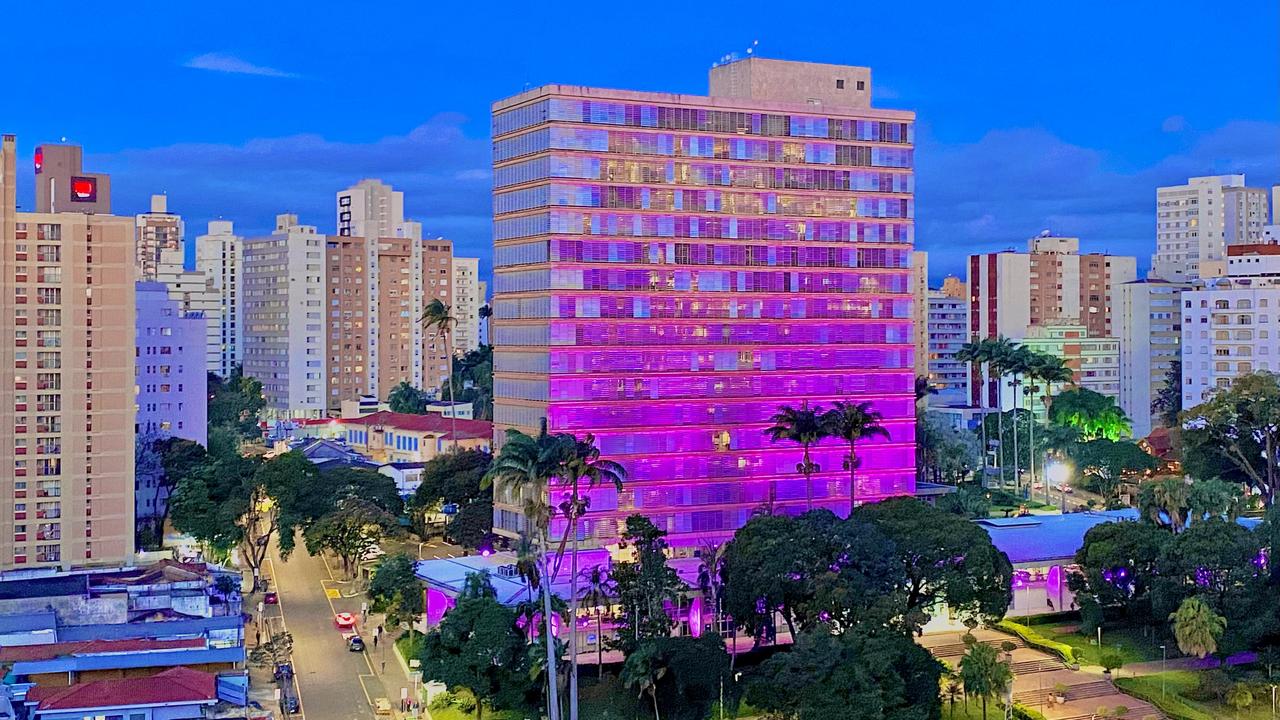 Evento realizado no Paço Municipal abordando temas de proteção à mulher