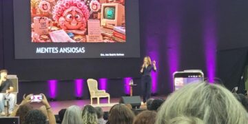 Psiquiatra Ana Beatriz Barbosa orienta servidores sobre como fortalecer saúde mental