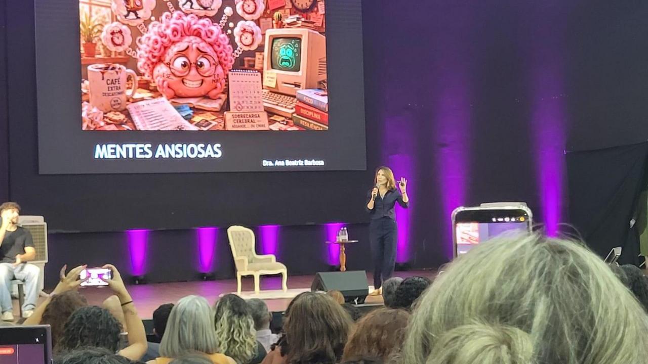 Psiquiatra Ana Beatriz Barbosa orienta servidores sobre como fortalecer saúde mental