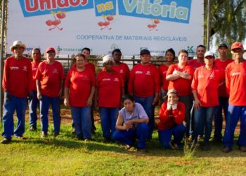 25 cooperados coletam e separam materiais recicláveis na Ceasa Campinas