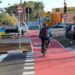 Capacete e equipamentos de proteção para ciclistas durante oficina de infraestrutura cicloviária