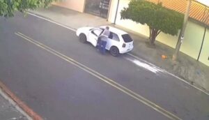 Vídeo mostra furto de Volkswagen Gol durante a manhã de hoje (20) em Hortolândia