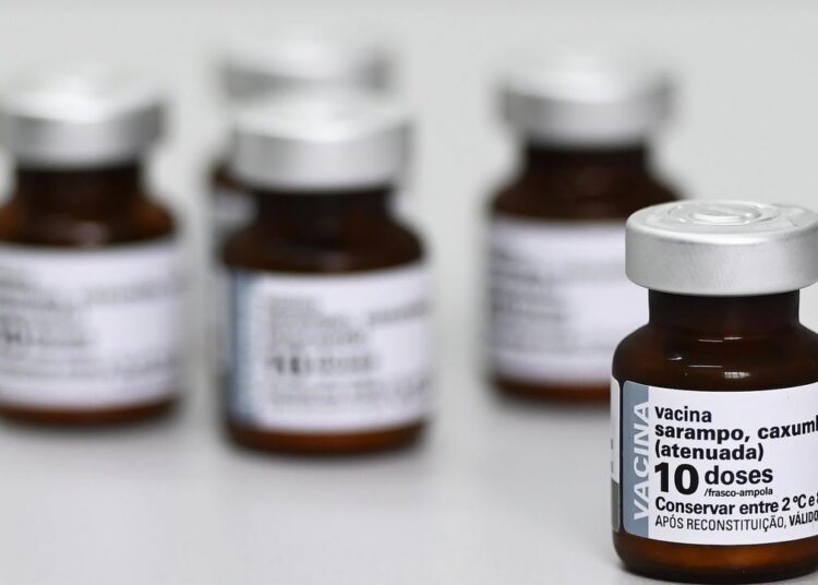 vacinação como prevenção contra surtos de sarampo