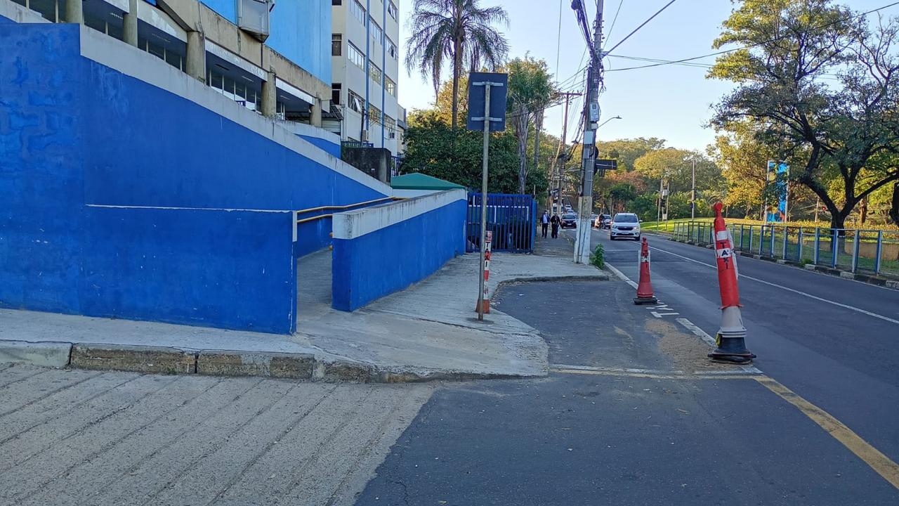 avenida Faria Lima com limpeza, pintura de guias e roçagem no canteiro central e tapa-buracos na Rua Campos do Jordão