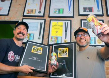 Sócios da Landel comemoram premiação internacional da cerveja Atrás do Bloco