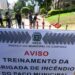Servidores participam de atividade de combate a princípio de incêndio com uso de extintores