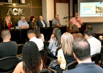 Reunião com comerciantes da rua 13 de Maio na sede da ACIC sobre obra e acessibilidade