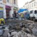 troca do piso da rua 13 de Maio no centro de Campinas com sinalização e equipe trabalhando