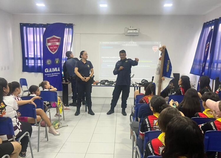 GAMA realizou atividade sobre violência doméstica e GPOM em demonstração com motocicletas