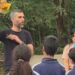 Biólogo explica transformação da floresta aos estudantes durante visita educativa