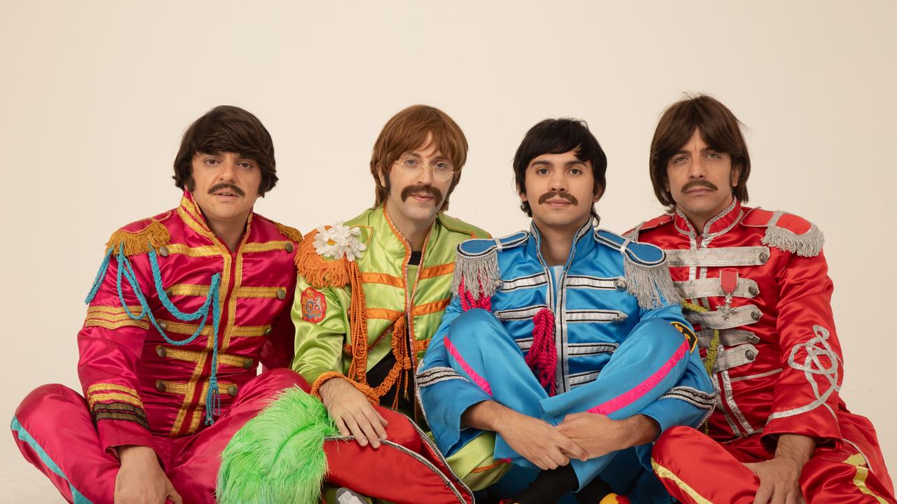 Banda recria obras dos Beatles com música ao vivo e cenário evocando trajetória
