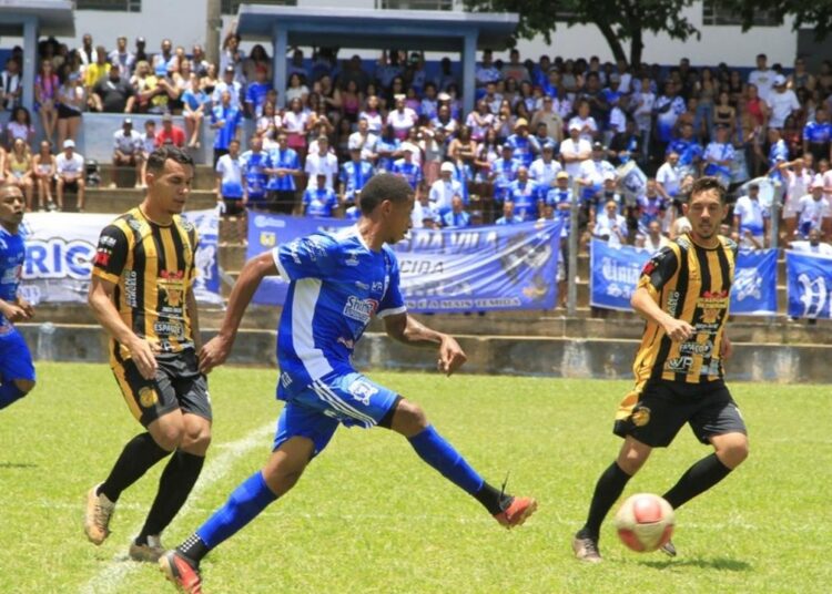 Lance de partida do Campeonato de Futebol Amador A e B com 128 equipes