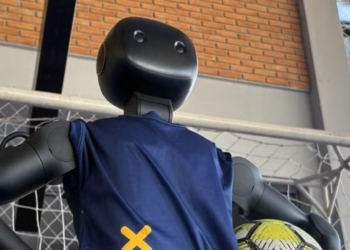 Robô humanoide e robô quadrúpede demonstram tecnologia avançada