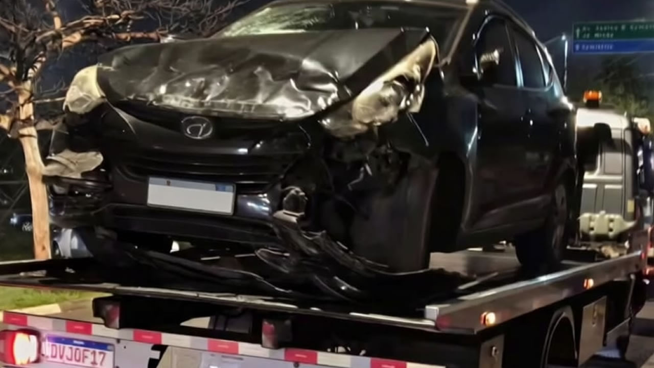 Carro invade empresa após acidente em Hortolândia