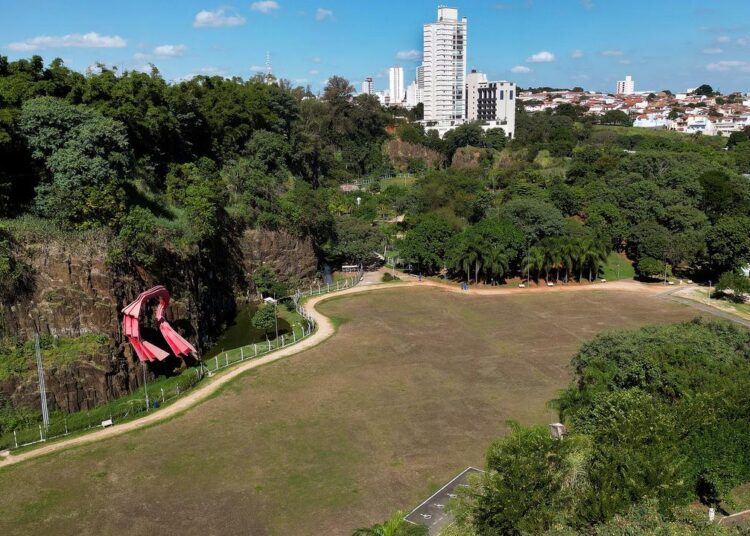 Projeto de cinema drive-in itinerante com apoio da Secretaria de Cultura e Turismo