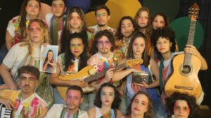 Grupo Amado estreia espetáculo Tropicália no Teatro Castro Mendes