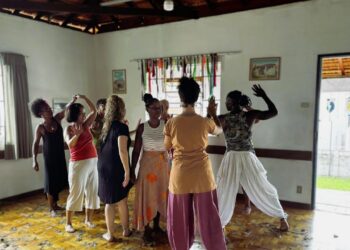 Grupo de dança se apresenta no Festival de Danças Sankofa, no Espaço Cultural Casa do Pavão