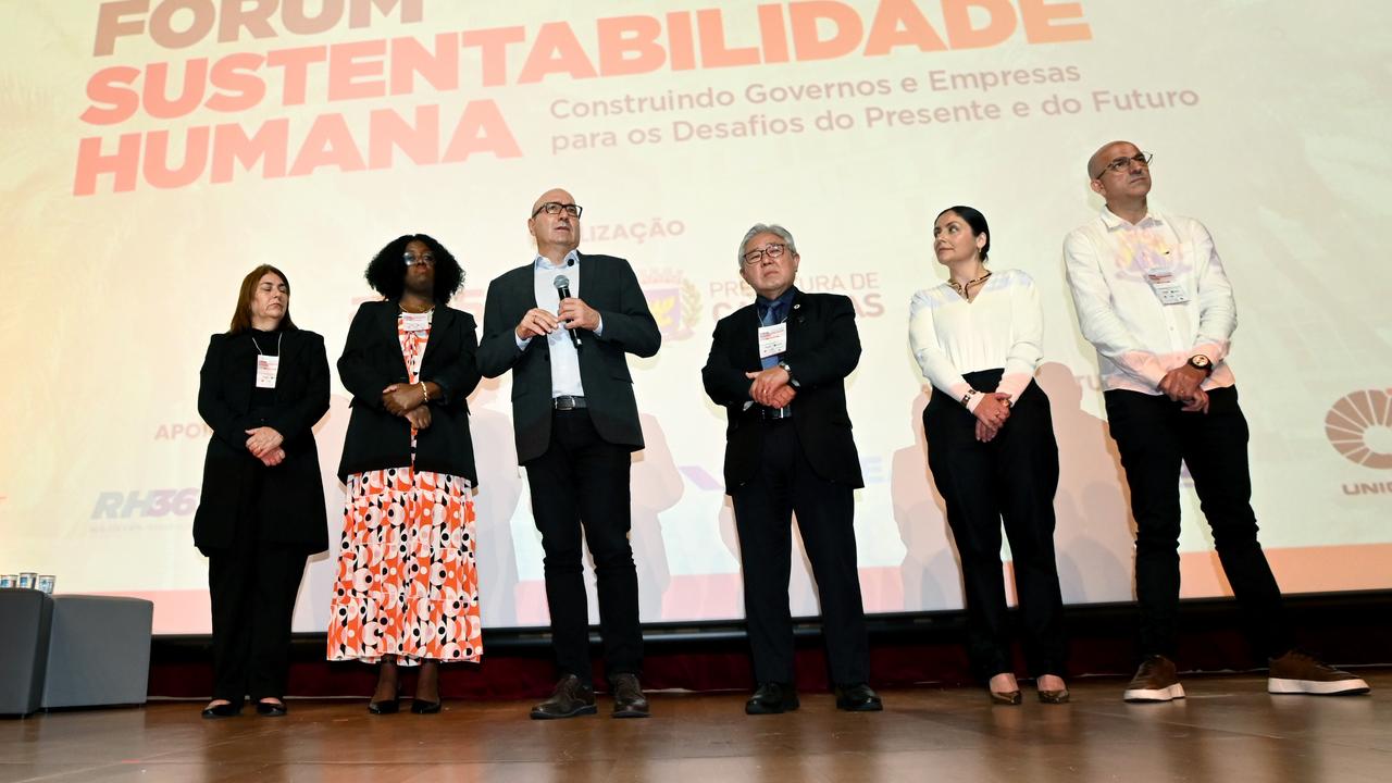 Representantes do setor público, privado e universidades discutindo transformações no mundo do trabalho